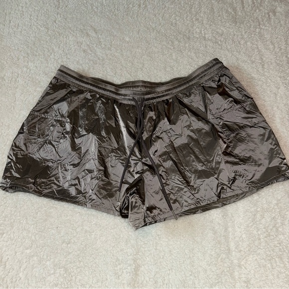 Aerie Offline Metallic Pocket Windbreaker Shorts Gray XL NWT - Picture 2 of 4